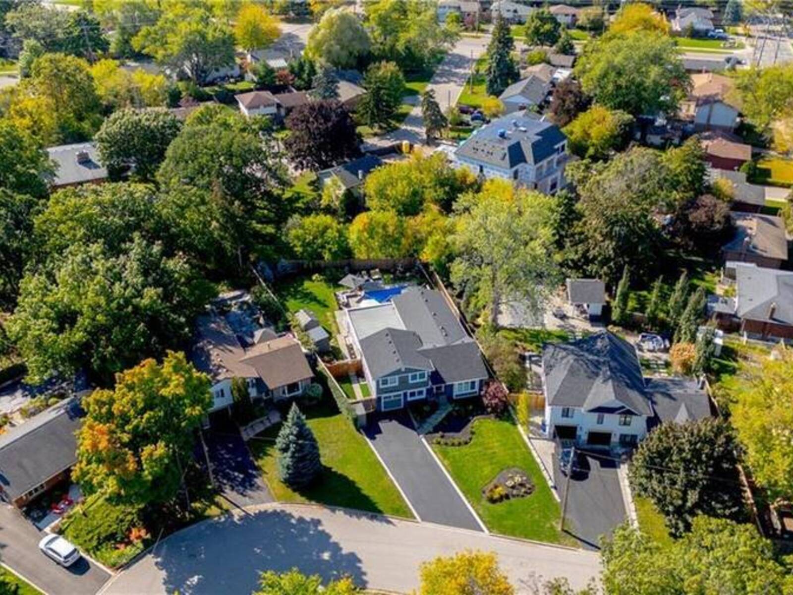 296 KENT Crescent, Burlington, Ontario L7L 4T1