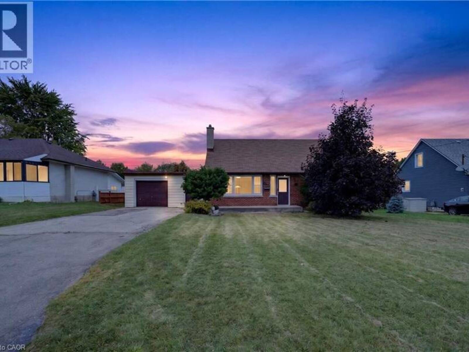176 AVALON Place, Kitchener, Ontario N2M 4N8