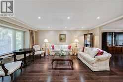 2284 MANSFIELD Drive | Burlington Ontario | Slide Image Eight