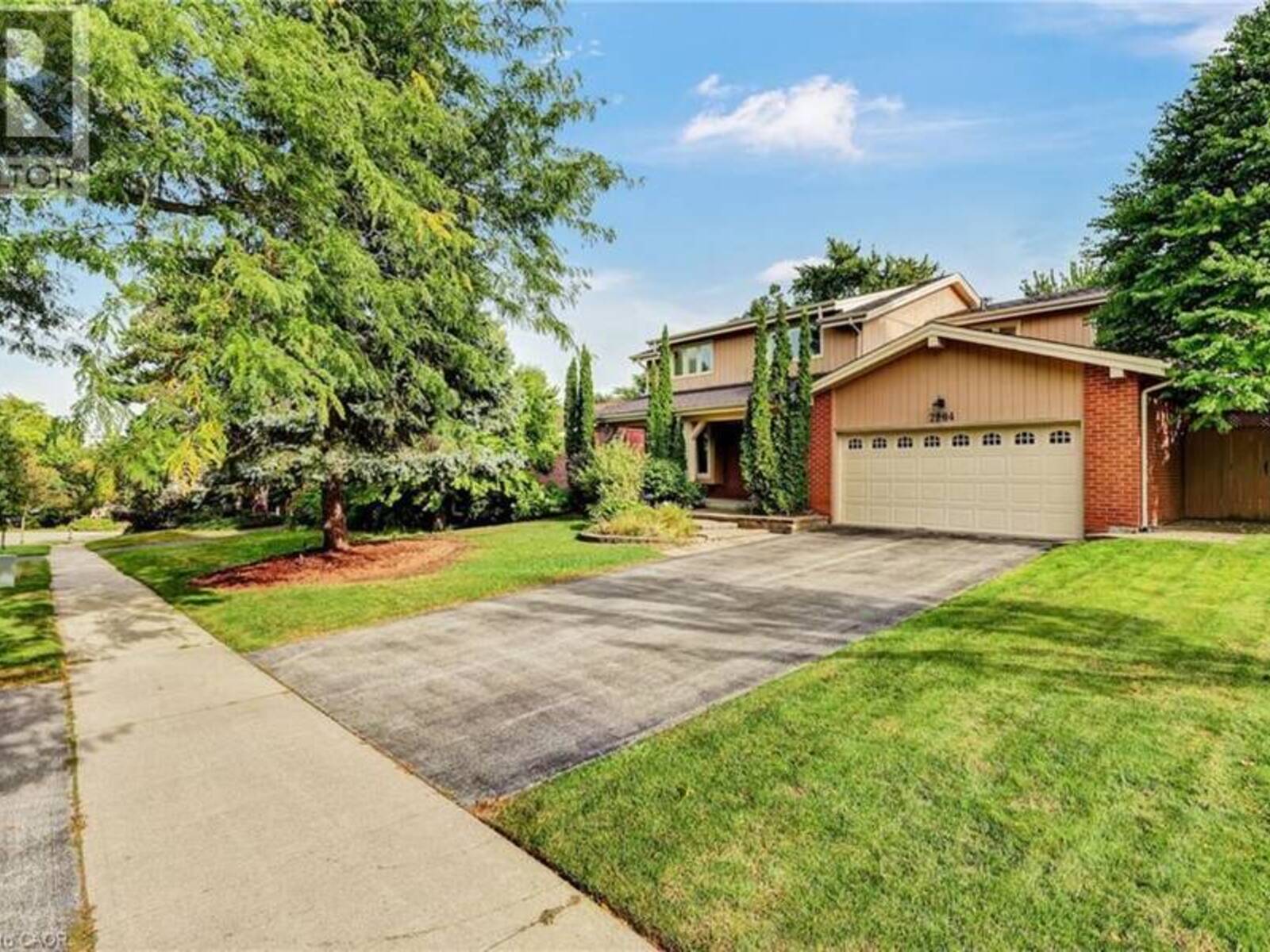2284 MANSFIELD Drive, Burlington, Ontario L7P 3J4