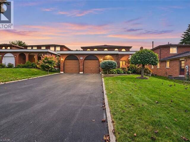 312 HUNTINGWOOD Drive Oshawa Ontario, L1J 7C5 - Property For Sale
