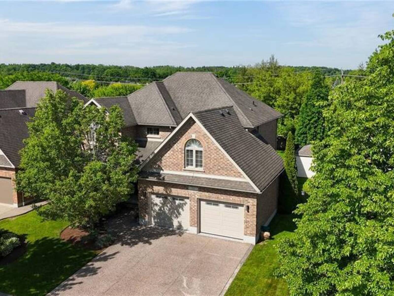 211 TERRACE WOOD Crescent, Kitchener, Ontario N2P 2T3