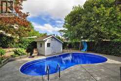 6 CRICKET HOLLOW | Kitchener Ontario | Slide Image Five