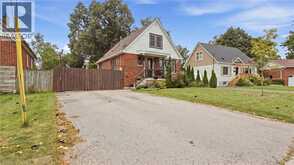 42 DELEVAN Crescent | Hamilton Ontario | Slide Image Four