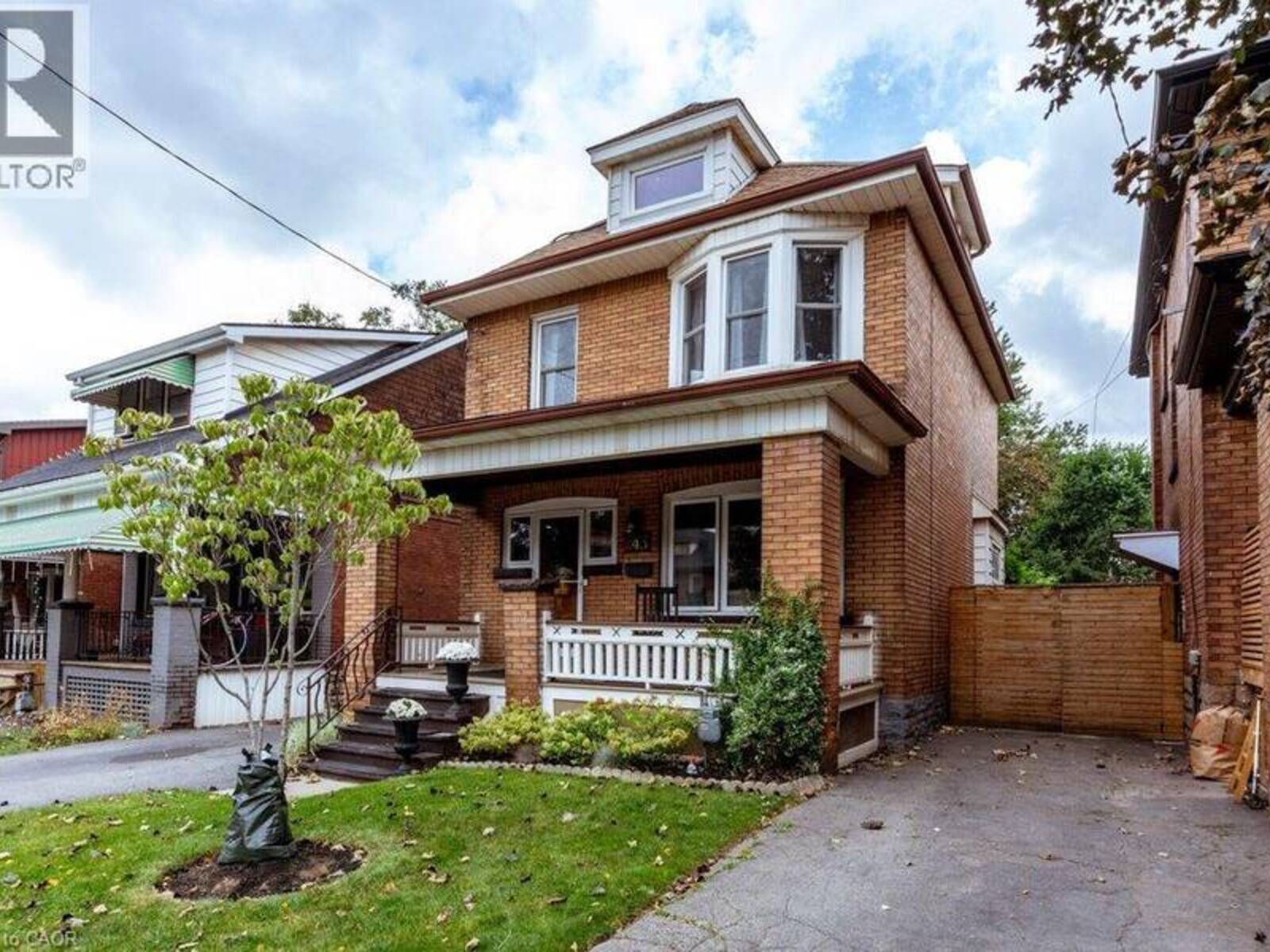 243 GROSVENOR Avenue S, Hamilton, Ontario L8M 3L8
