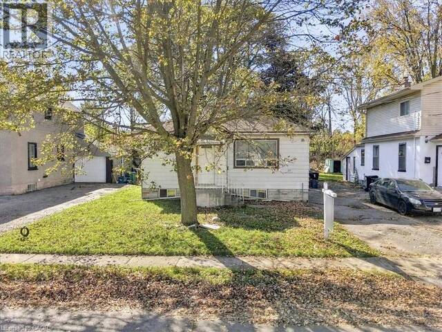 82 NORFOLK Avenue Cambridge Ontario, N1R 3T9 - 2 Bedrooms Home For Sale