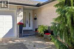 2408 HEREFORD Crescent | Burlington Ontario | Slide Image Four