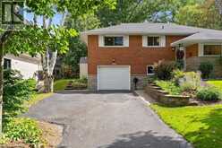 200 WOODVIEW Crescent | Ancaster Ontario | Slide Image Three