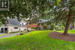 200 WOODVIEW Crescent | Ancaster Ontario | Slide Image Four