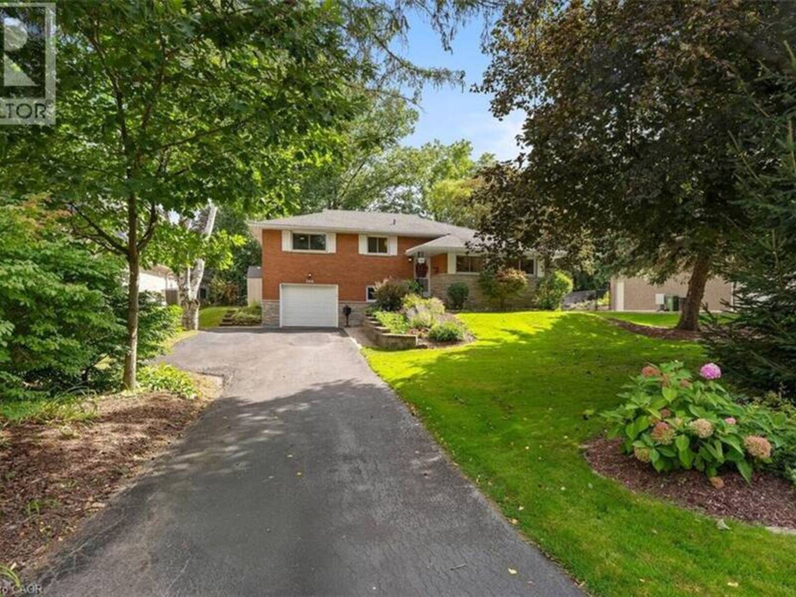 200 WOODVIEW Crescent, Ancaster, Ontario L9G 1G2