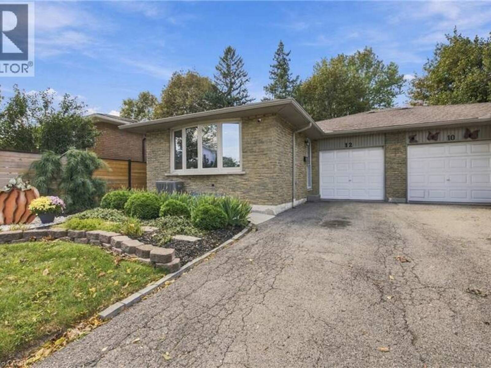 12 GLAMIS Court, Hamilton, Ontario L9C 6B3