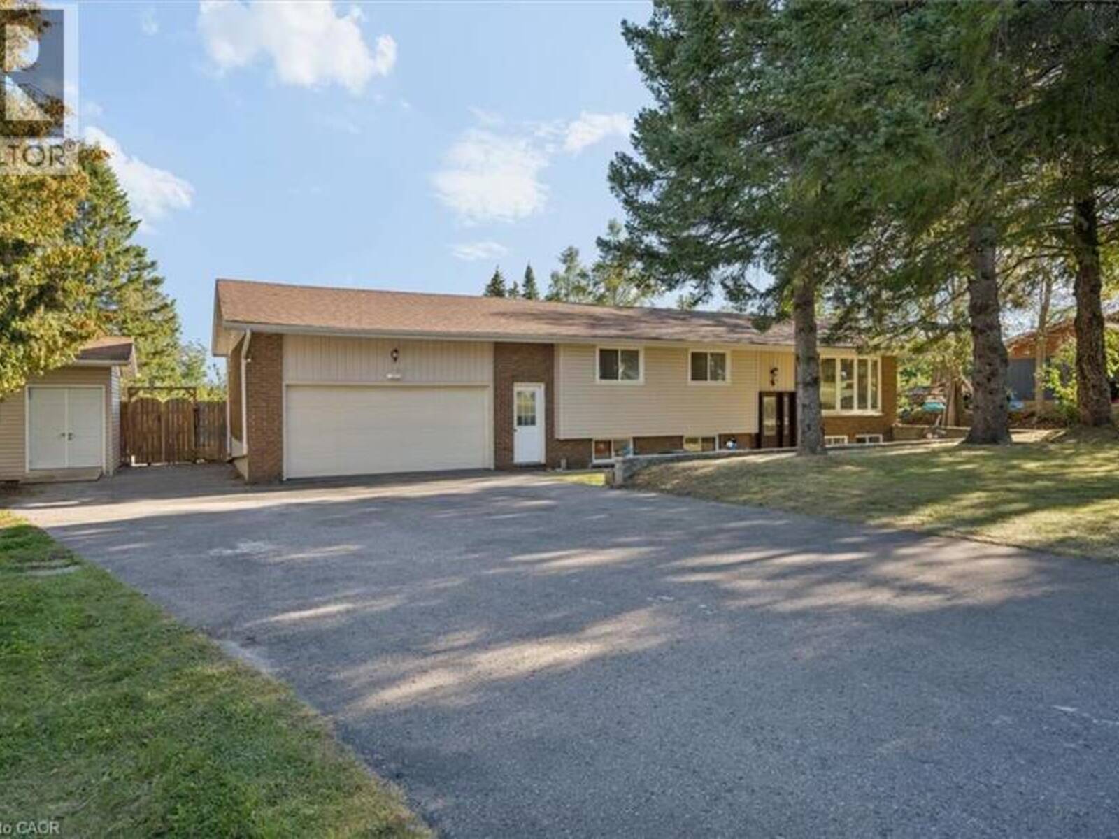 210 PATRICIA Crescent, Selwyn, Ontario K9J 6X4