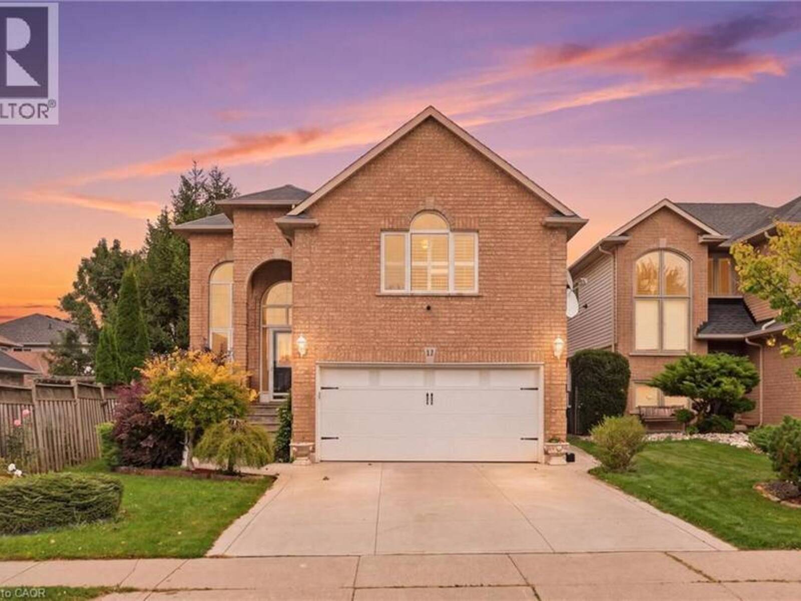 11 REDTAIL Crescent, Hamilton, Ontario L9B 2R6