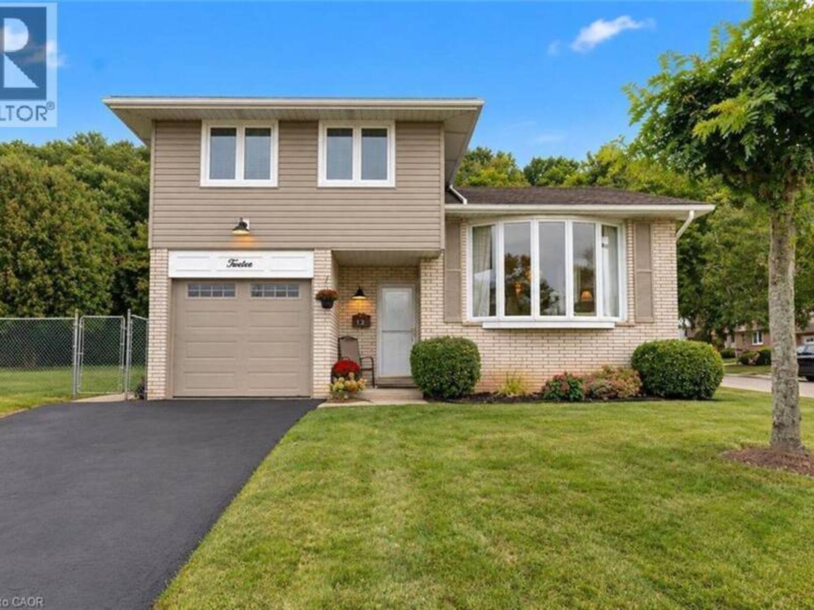 12 BRAE CREST Drive, Hamilton, Ontario L8G 3A6