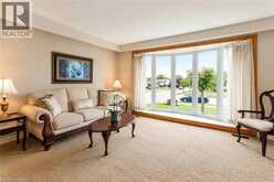 12 BRAE CREST Drive | Hamilton Ontario | Slide Image Four