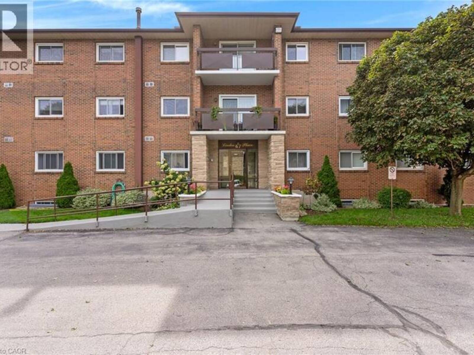 67 BRECKENRIDGE Drive Unit# 206, Kitchener, Ontario N2B 3R8