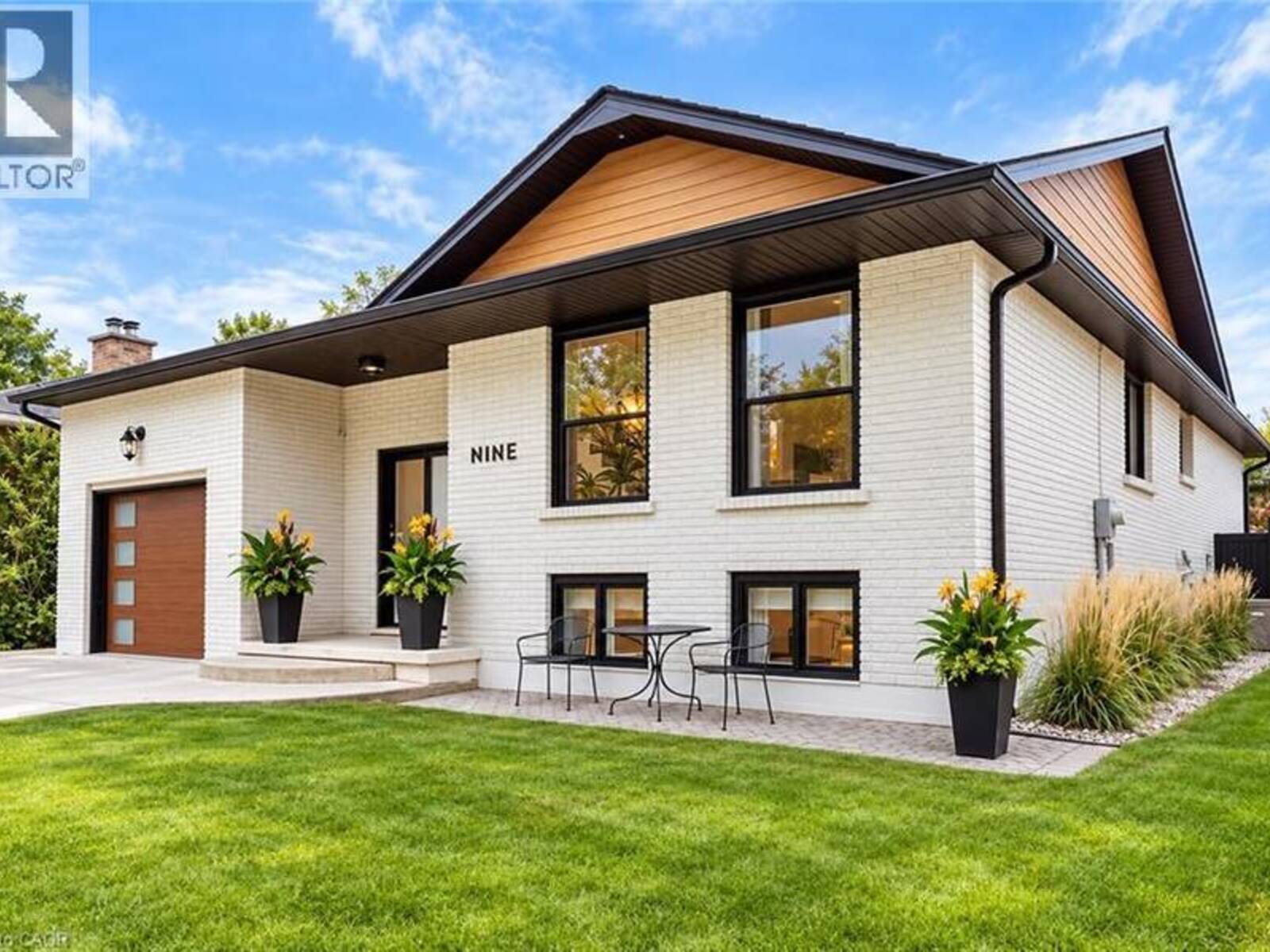 9 MIDWAY Street, Hamilton, Ontario L8G 4H6