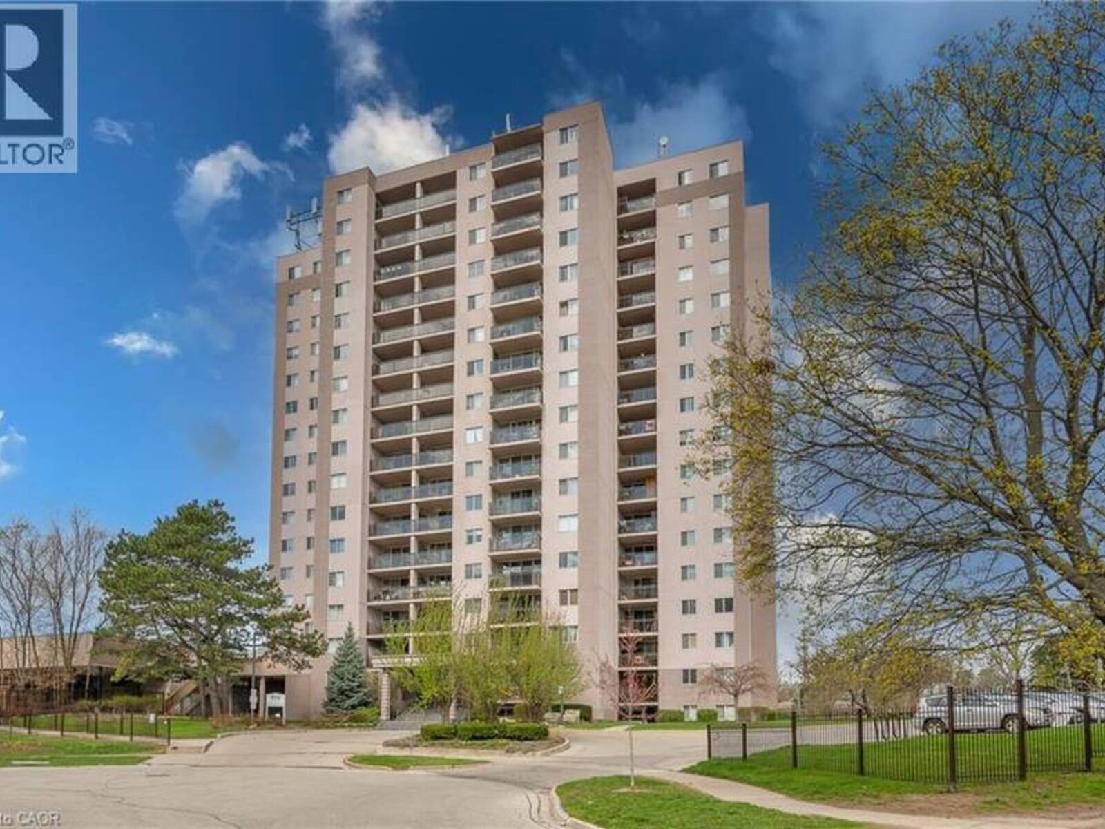 975 WARWICK Court Unit# 310, Burlington, Ontario L7T 3Z7