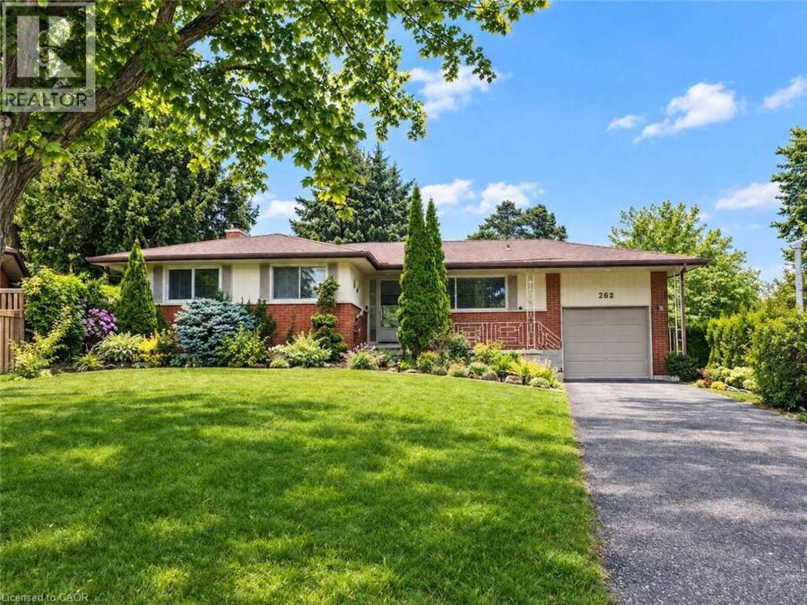262 CARLAW Place, Waterloo, Ontario N2J 3Y9