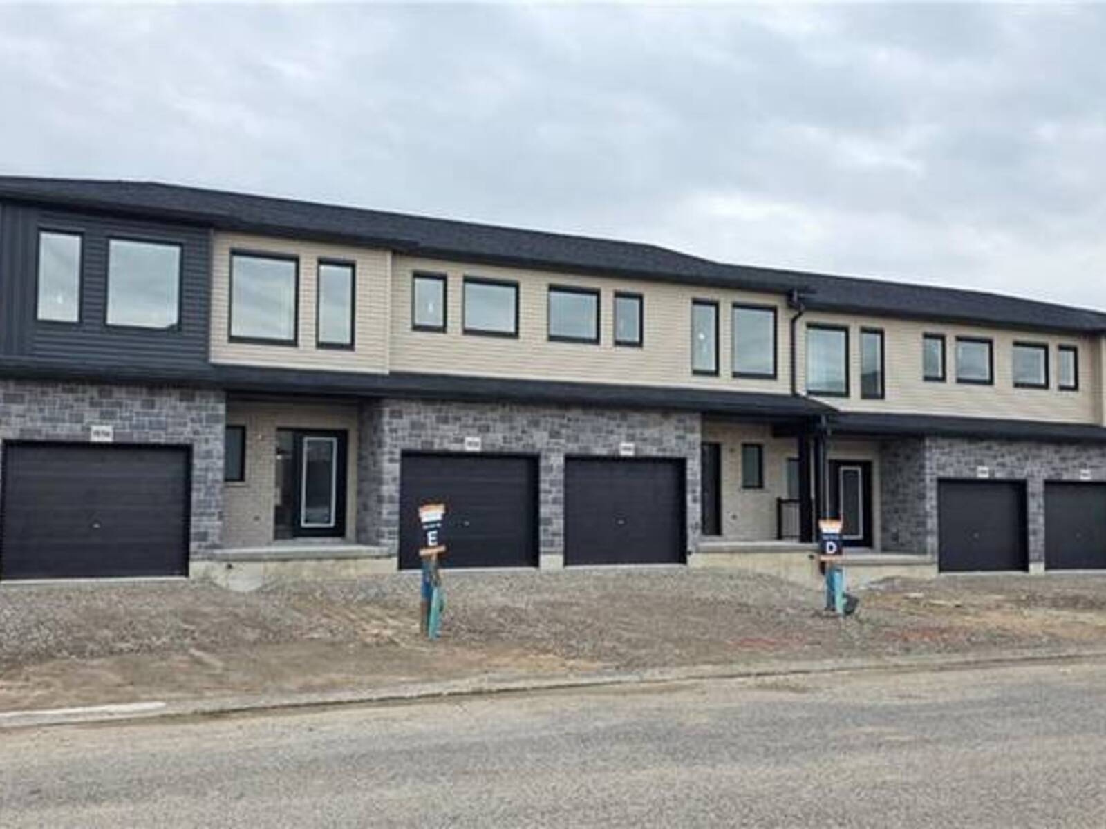 1932 DUNKIRK Avenue, Woodstock, Ontario N4T 0L7