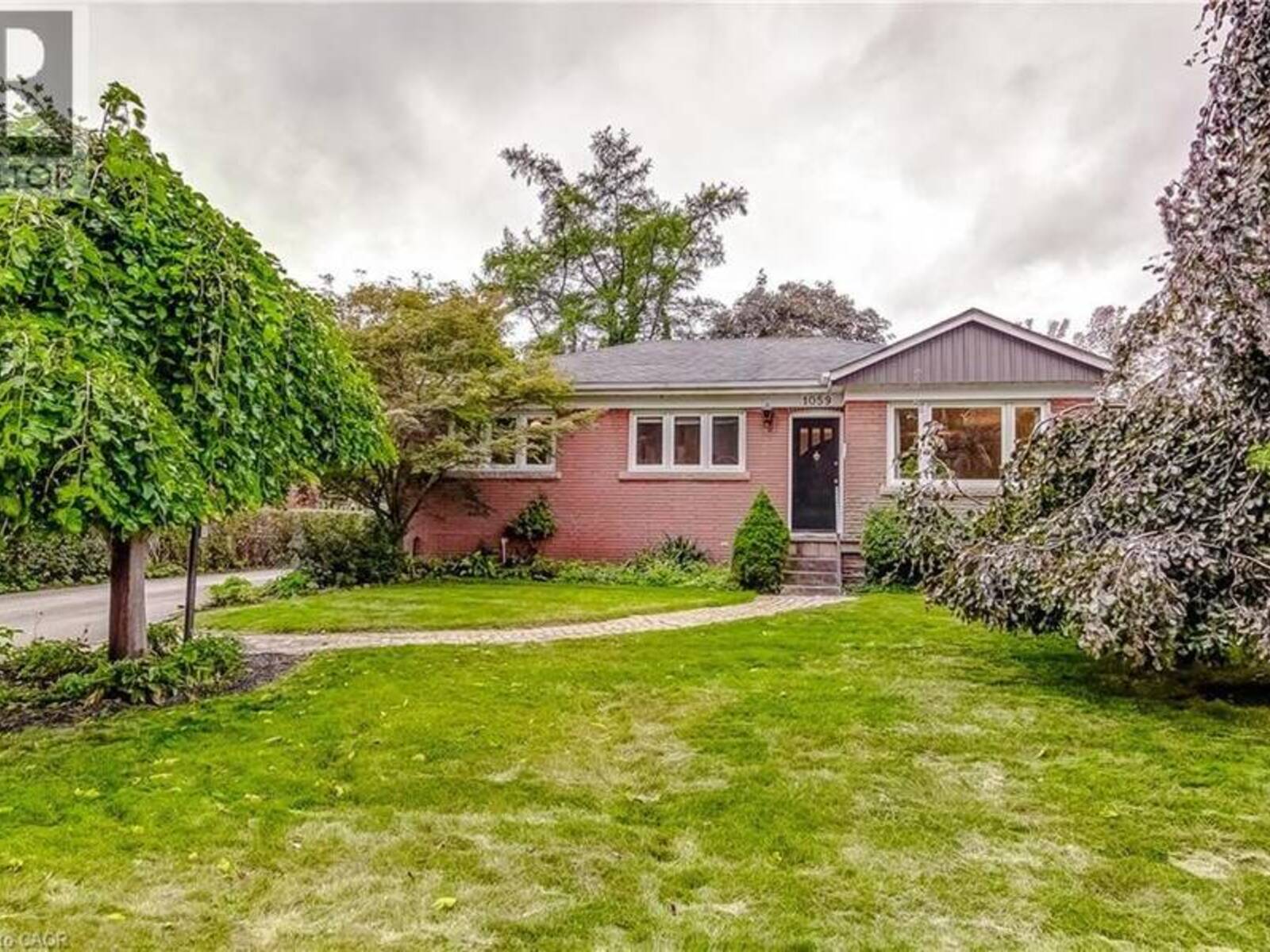 1059 SHEPHERDS Drive, Burlington, Ontario L7T 3R4