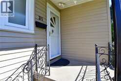 31 KEMP Drive | Hamilton Ontario | Slide Image Eleven