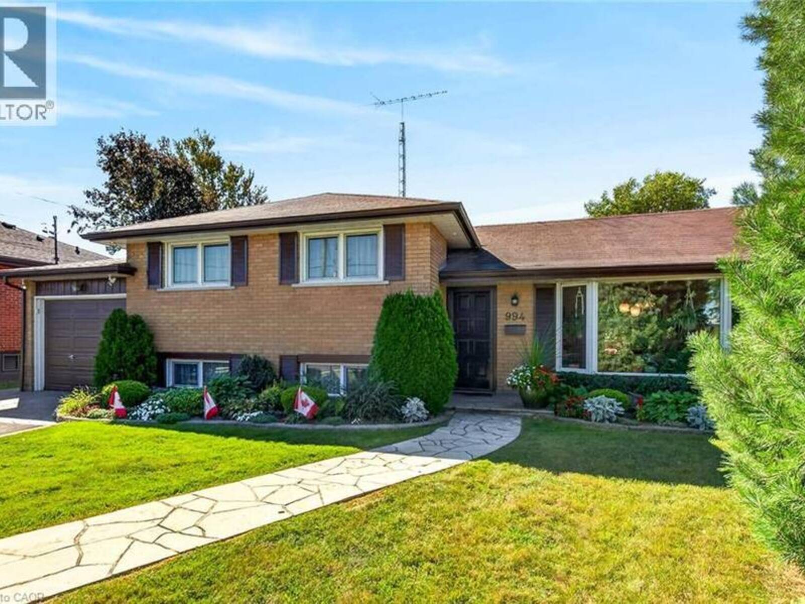 994 BARTON Street, Hamilton, Ontario L8E 5H3