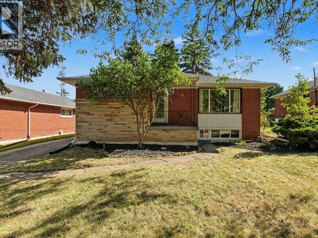 15 CARWYN Crescent Hamilton Ontario, L8S 3H3 - 7 Bedrooms Home For Sale
