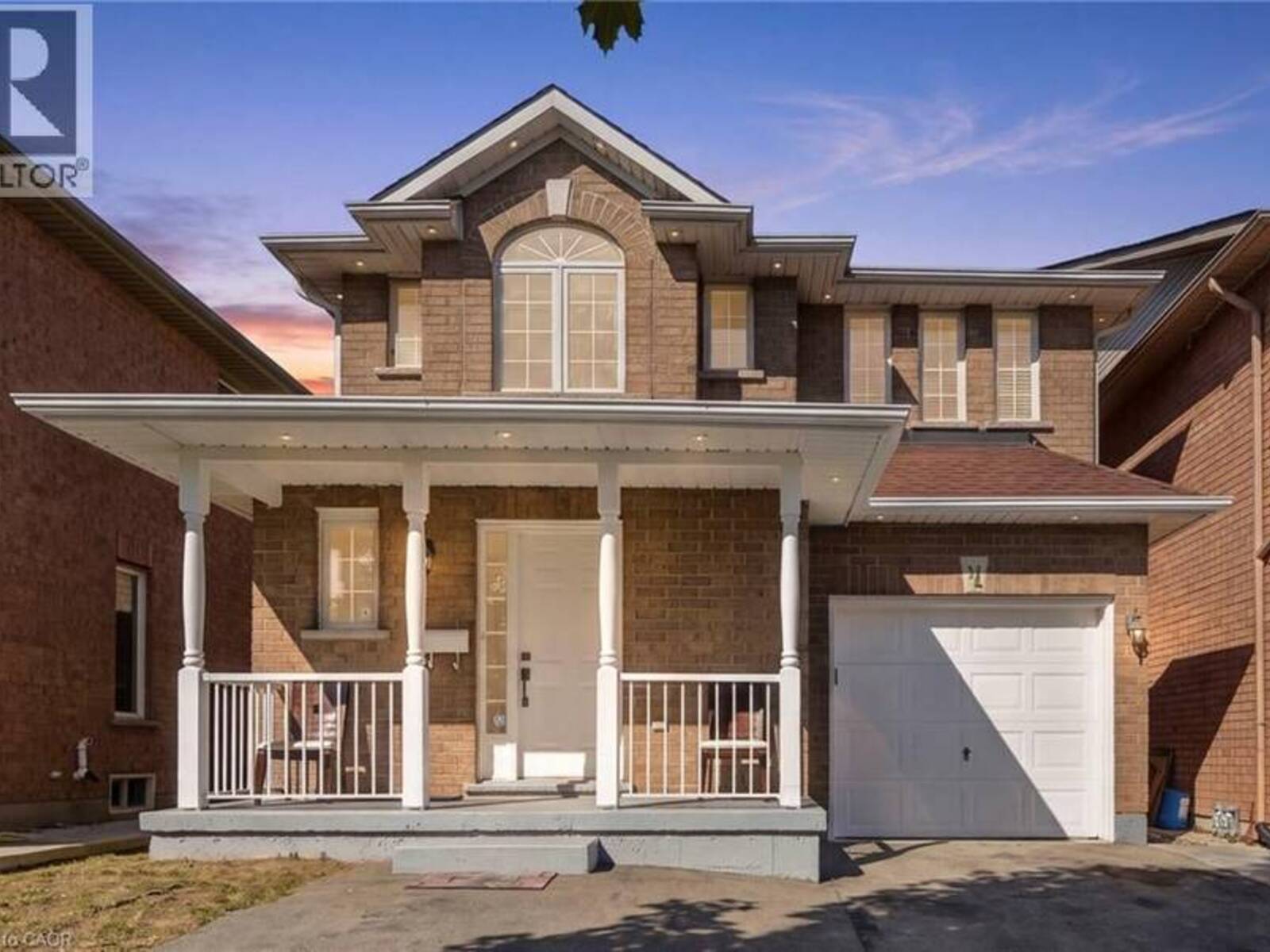 31 PEACHWOOD Crescent, Hamilton, Ontario L8E 5Z7