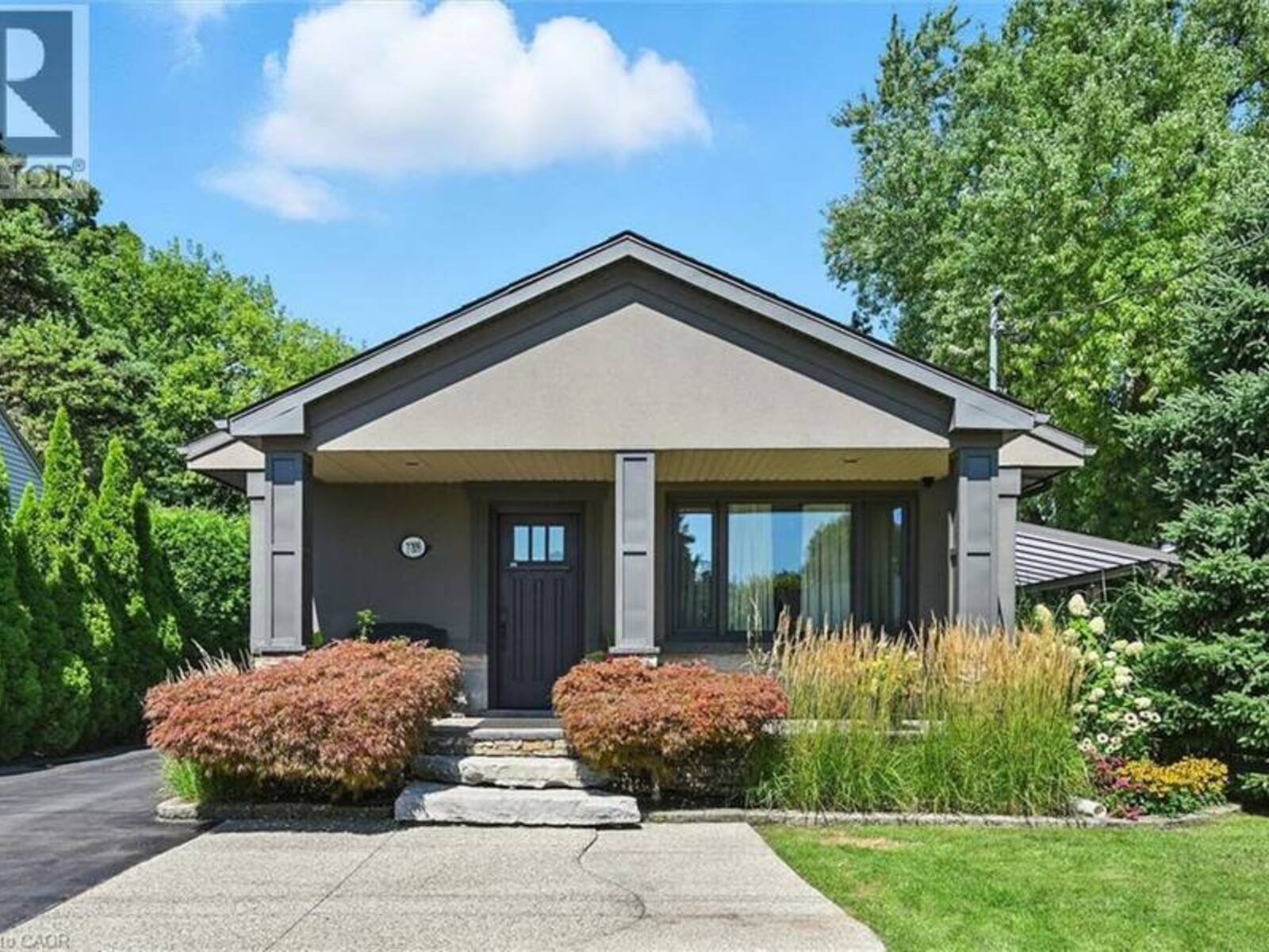 2209 GHENT Avenue, Burlington, Ontario L7R 1Y6