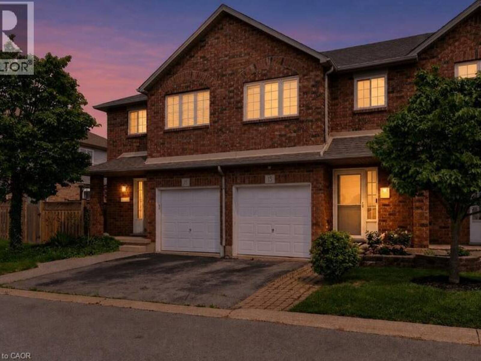 1860 UPPER GAGE Avenue Unit# 15, Hamilton, Ontario L8W 3Y6