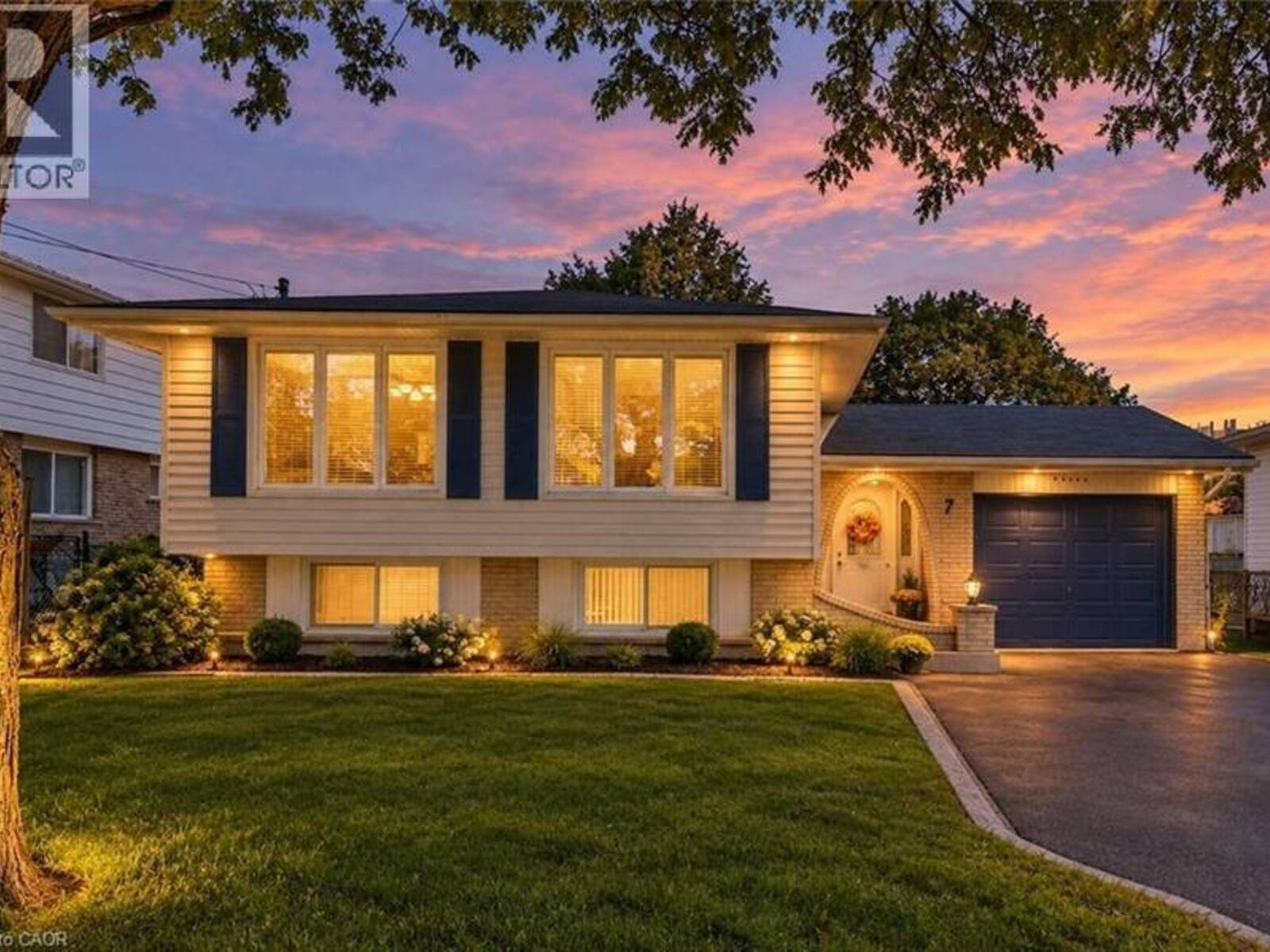 7 HANOVER Place, Hamilton, Ontario L8K 5X7