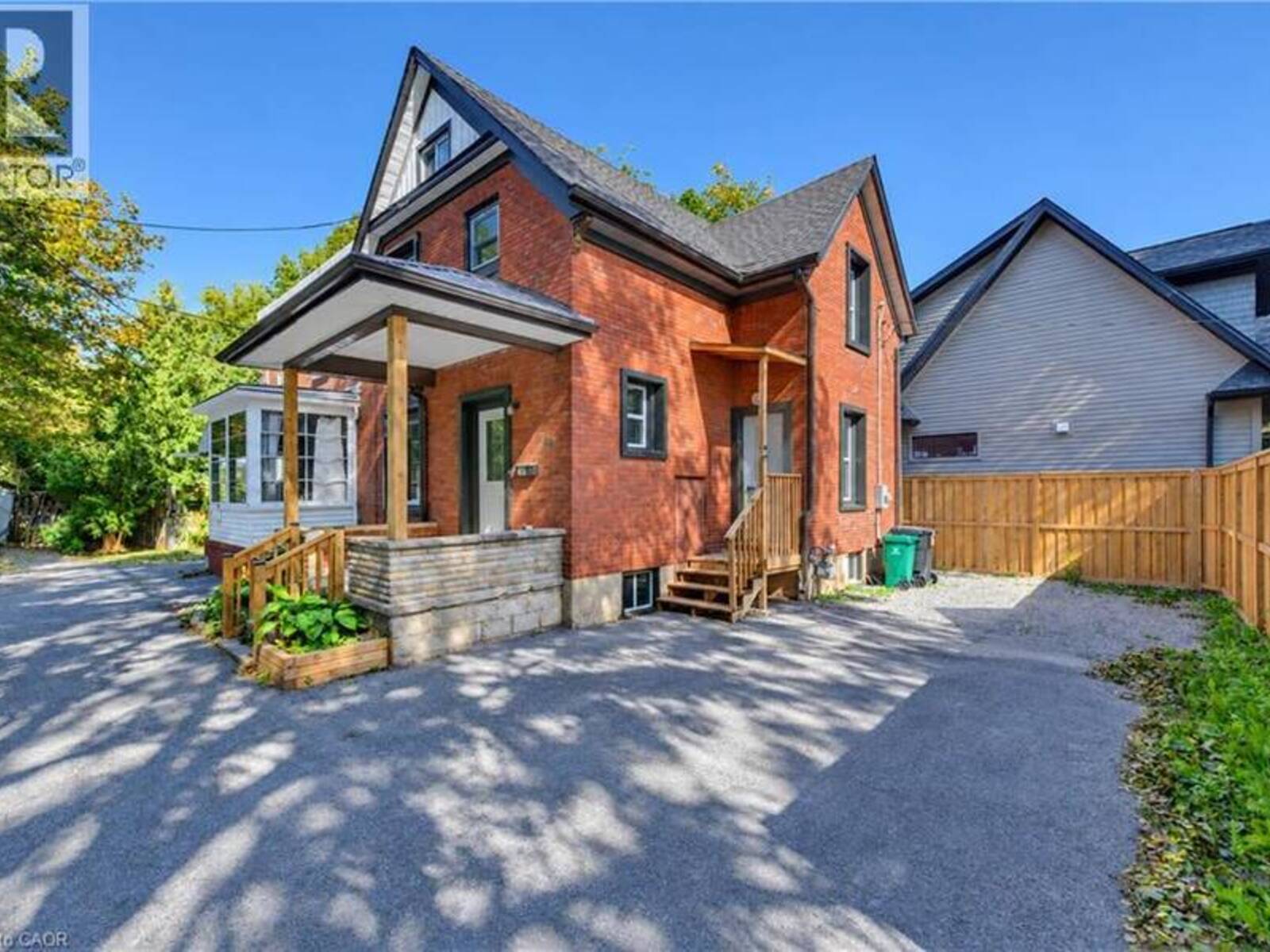 18 MIEHM Place, Kitchener, Ontario N2H 2K9