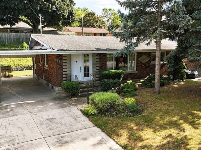 627 KRUG Street Kitchener Ontario, N2B 1L9 - 3 Bedrooms Home For Sale
