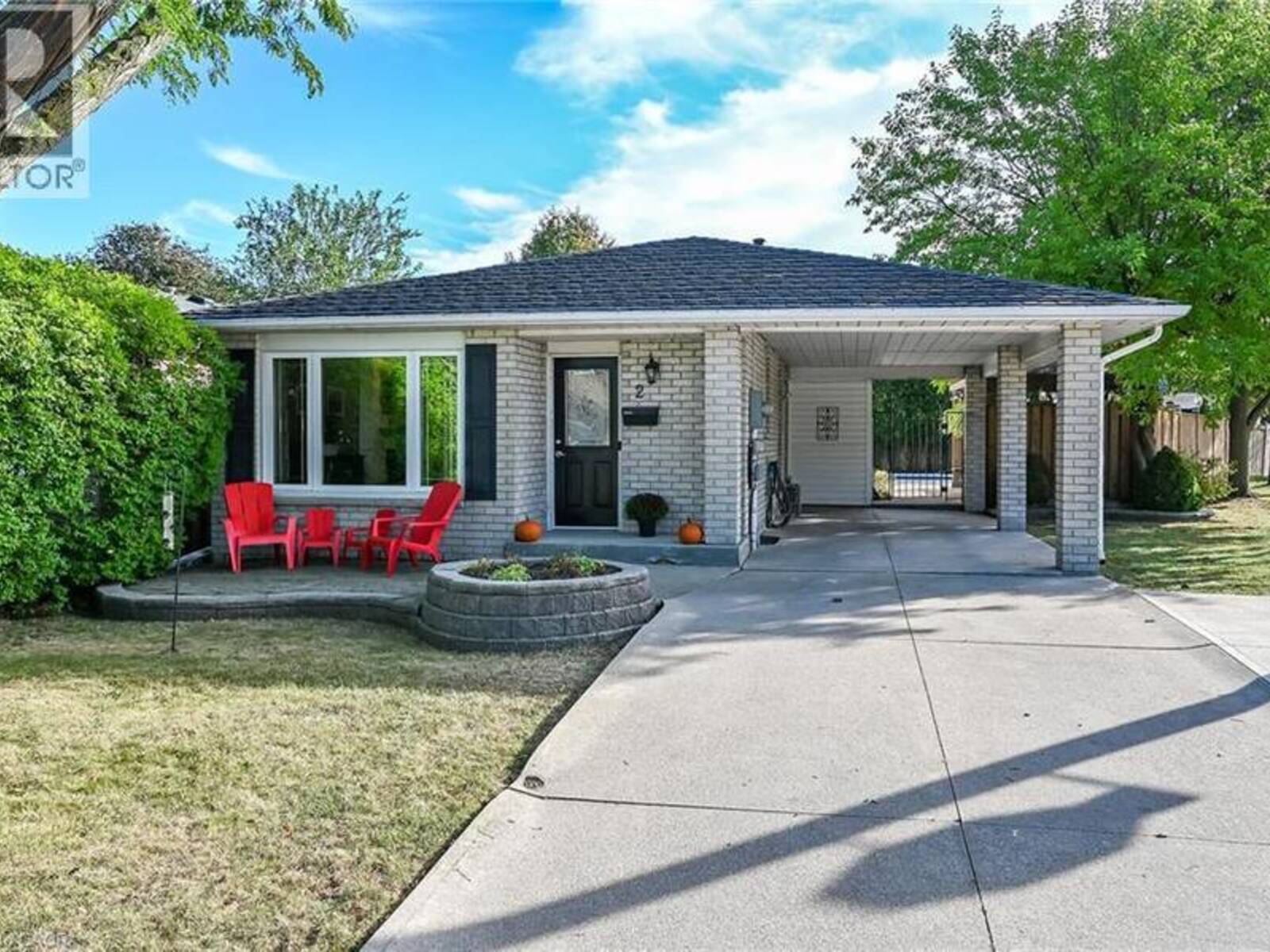 2 ADLER Avenue, Hamilton, Ontario L8W 3C3