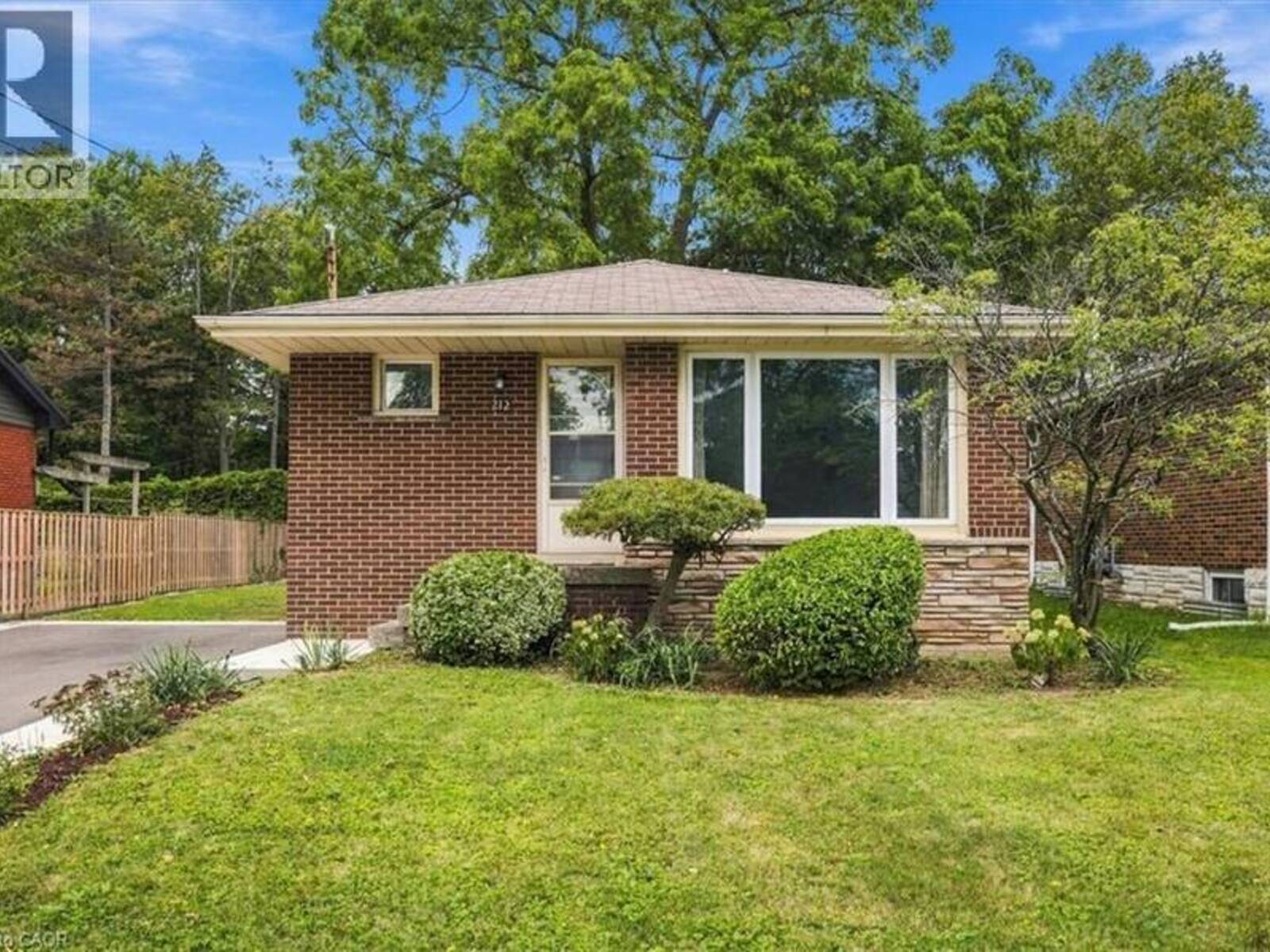 212 WEST 33RD Street, Hamilton, Ontario L9C 5J5