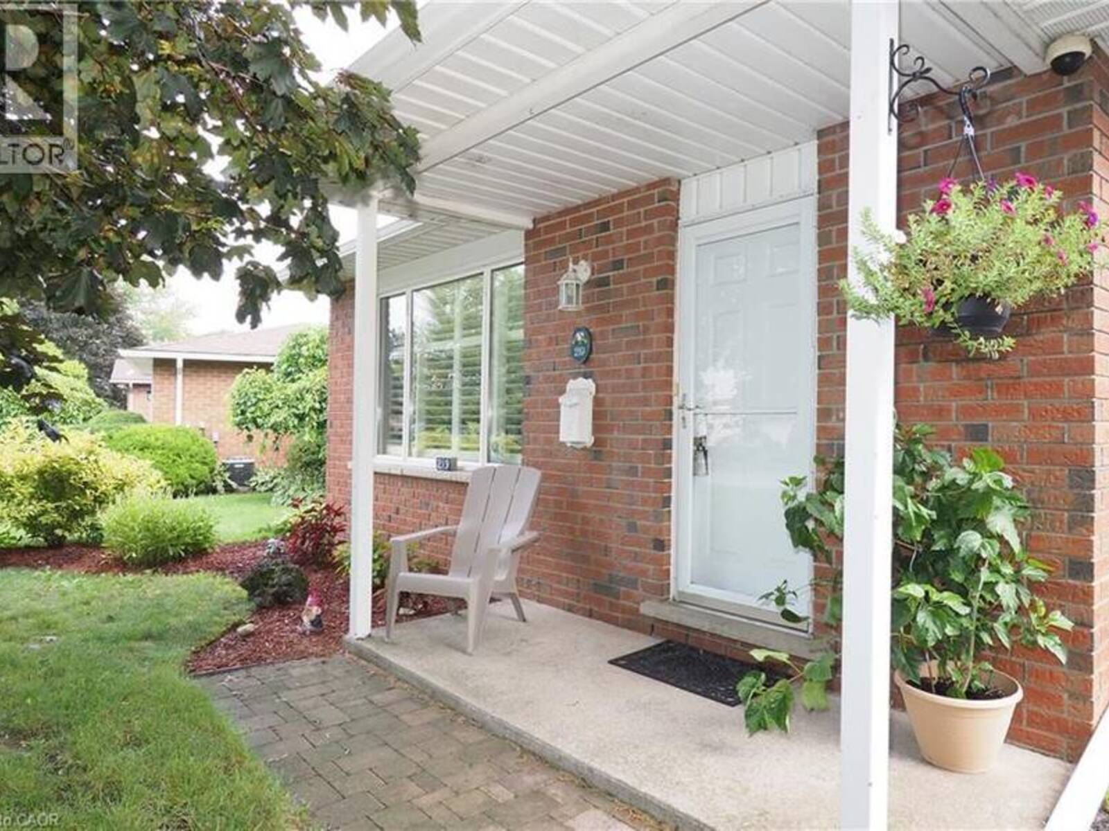 219 FOXHUNT Road, Waterloo, Ontario N2K 2R8