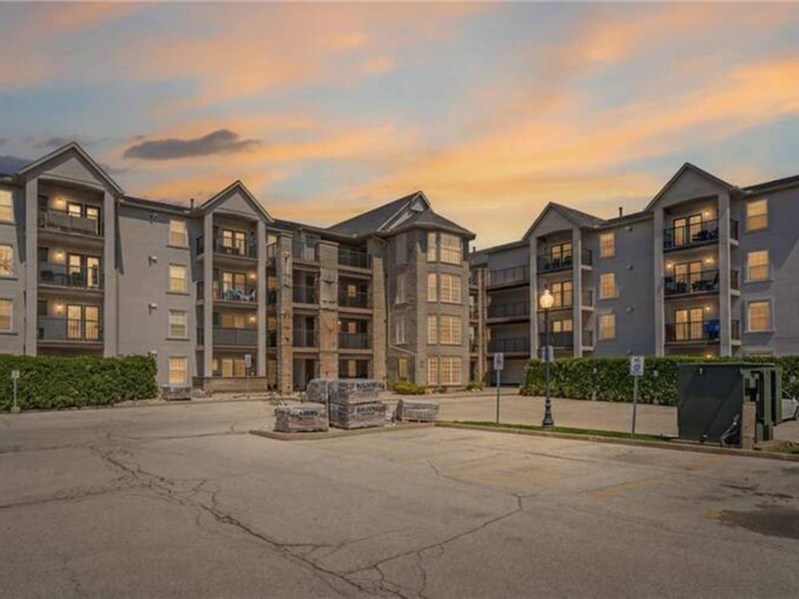 1421 WALKERS Line Unit# 209, Burlington, Ontario L7M 4P4