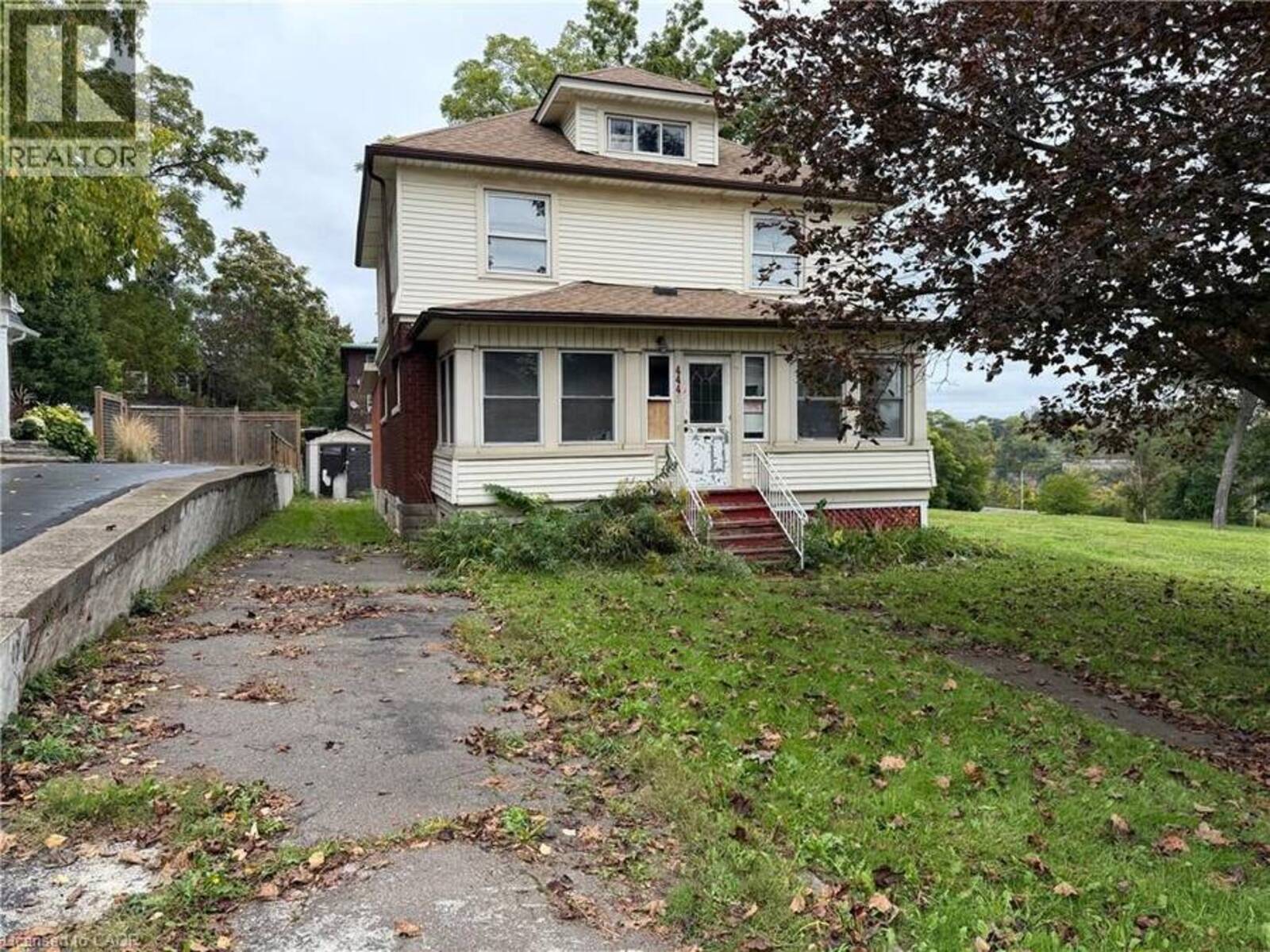 4445 JOHN Street, Niagara Falls, Ontario L2E 1A4
