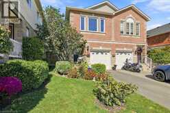 29 SLATER Court | Waterdown Ontario | Slide Image Two