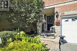 29 SLATER Court | Waterdown Ontario | Slide Image Three