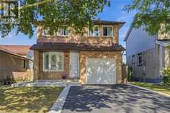 32 TWINOAKS Crescent | Hamilton Ontario | Slide Image Two