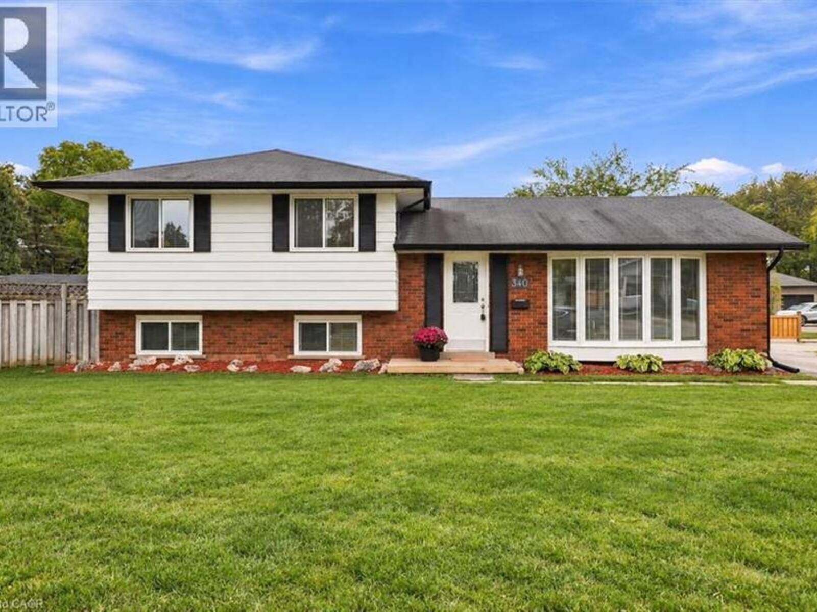 340 DUNCOMBE Drive, Burlington, Ontario L7L 4M1
