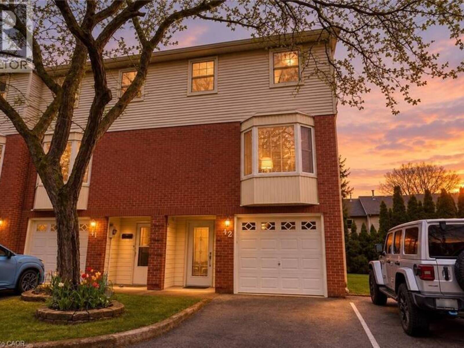 130 LIVINGSTON Avenue Unit# 12, Grimsby, Ontario L3M 4W5