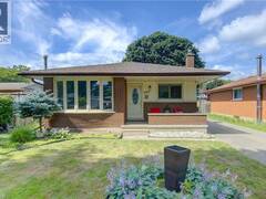144 HOLBORN Drive Kitchener Ontario, M2A 2E5