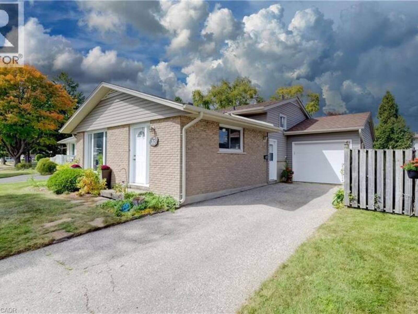 30 KINGSWOOD Drive, Kitchener, Ontario N2E 1A7
