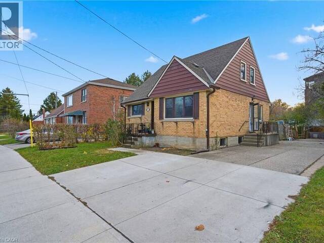 549 WEBER Street E Kitchener Ontario, N2H 1E9 - 4 Bedrooms Home For Sale