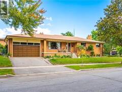 4 DUNREO Drive Toronto Ontario, M3L 2E9