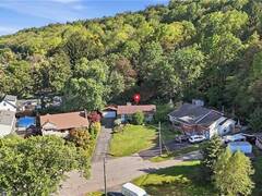 8 HILL Place Hamilton Ontario, L8G 2W3