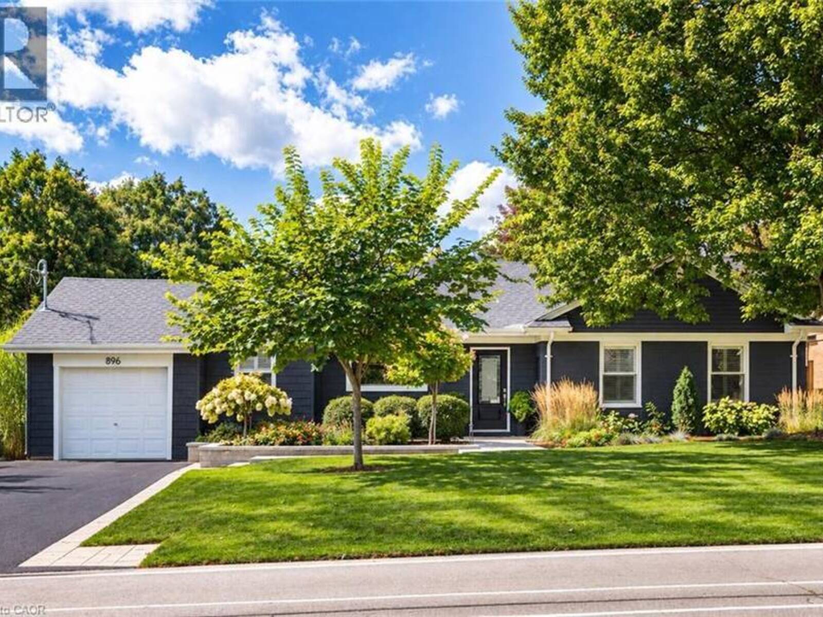 896 EAGLE Drive, Burlington, Ontario L7T 3A4
